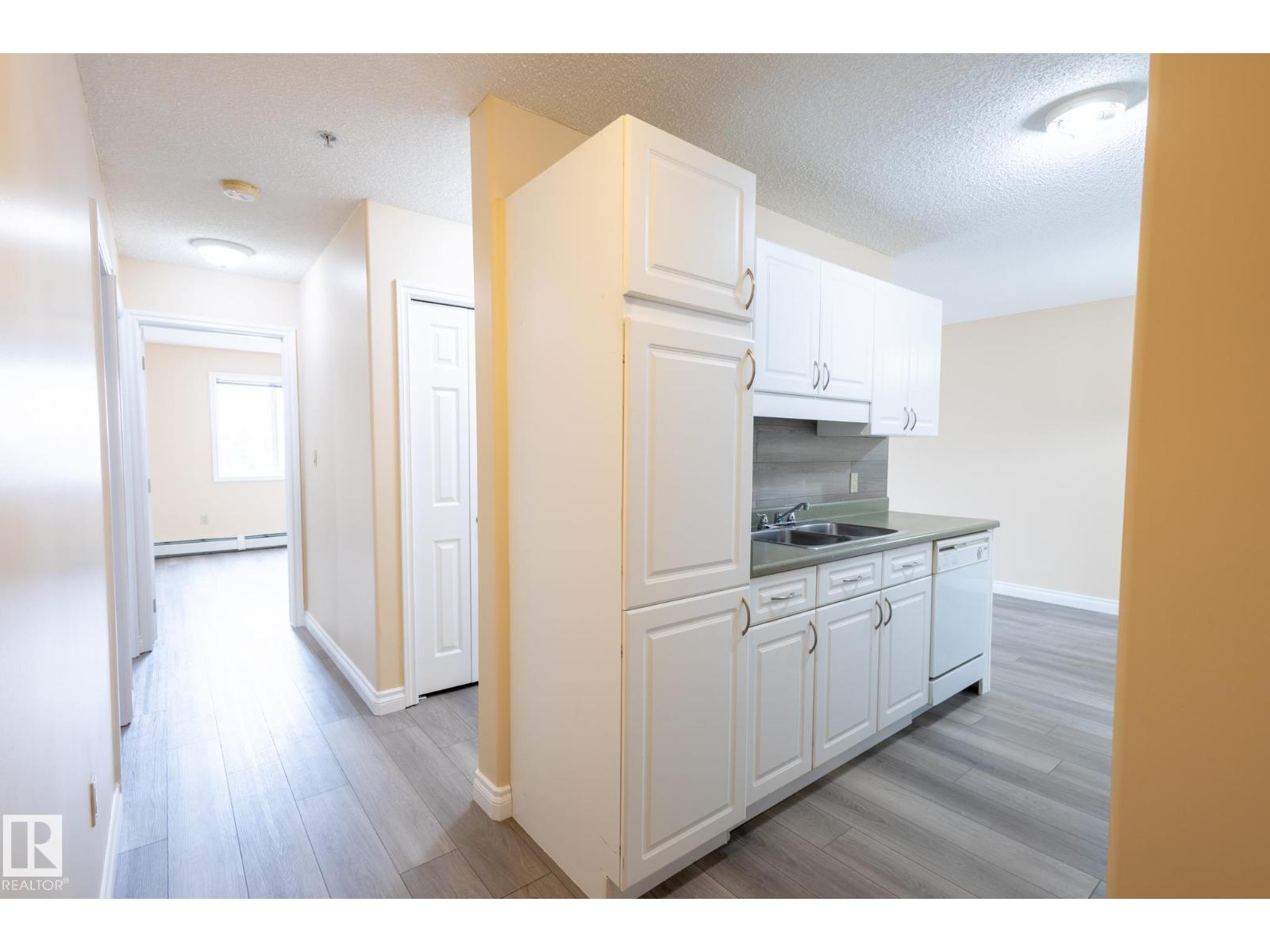 #404 11446 40 Av Nw, Edmonton, Alberta  T6J 0R5 - Photo 3 - E4464237