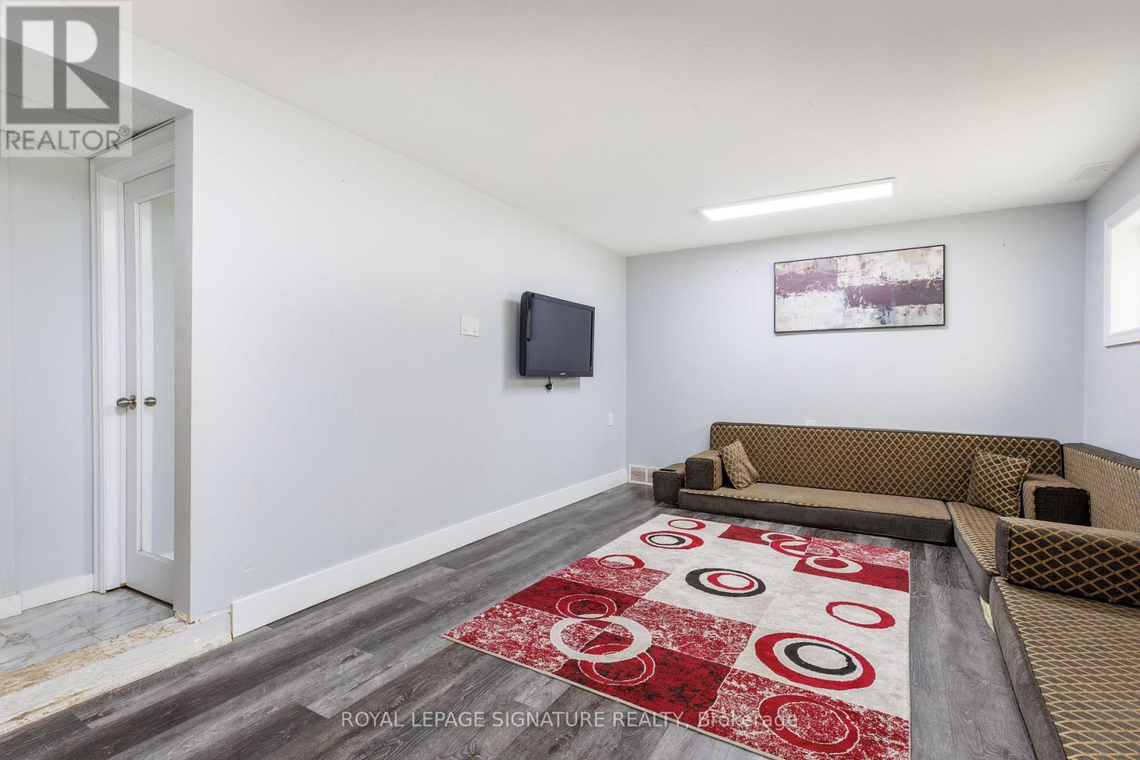 18 Silverdale Crescent, London South, Ontario  N5Z 4A4 - Photo 23 - X12496524