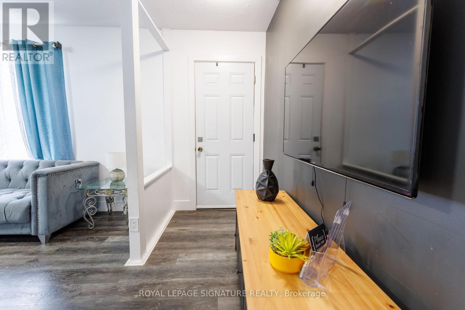 18 Silverdale Crescent, London South, Ontario  N5Z 4A4 - Photo 4 - X12496524