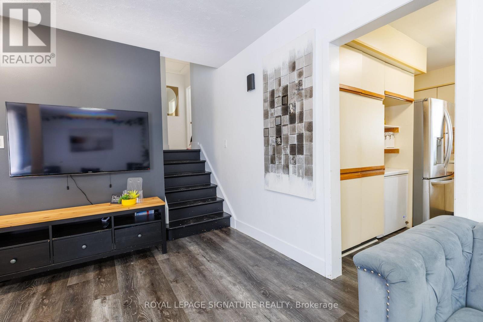 18 Silverdale Crescent, London South, Ontario  N5Z 4A4 - Photo 8 - X12496524