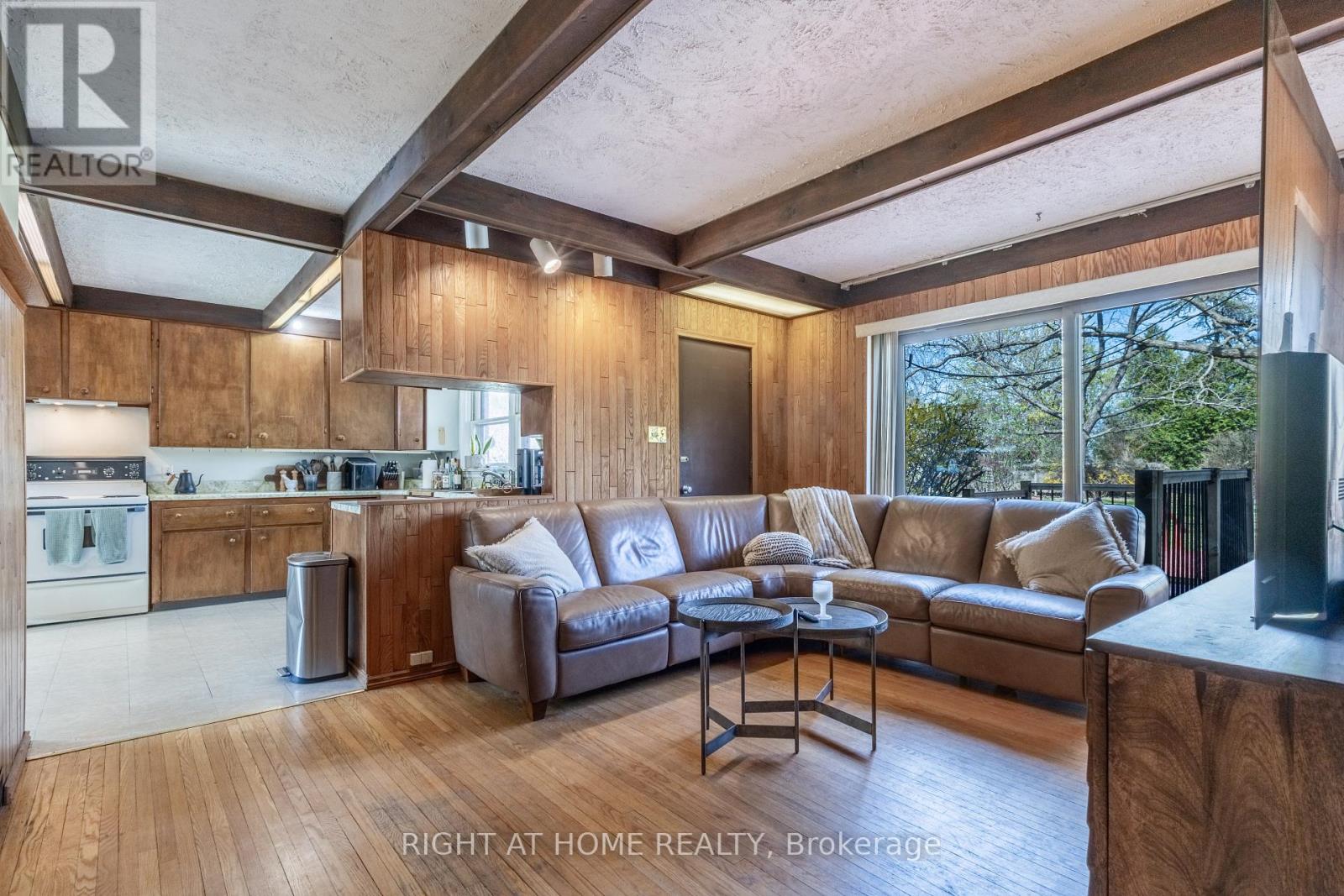 67 St. Margarets Road, Hamilton, Ontario  L9G 2L1 - Photo 11 - X12496596