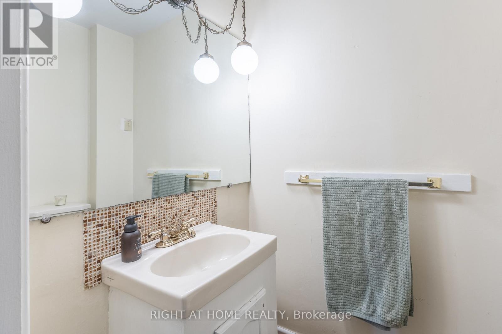 67 St. Margarets Road, Hamilton, Ontario  L9G 2L1 - Photo 12 - X12496596