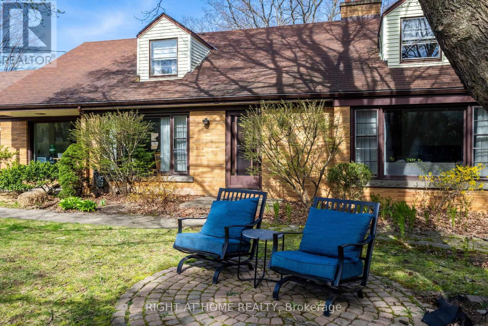 67 St. Margarets Road, Hamilton, Ontario  L9G 2L1 - Photo 3 - X12496596