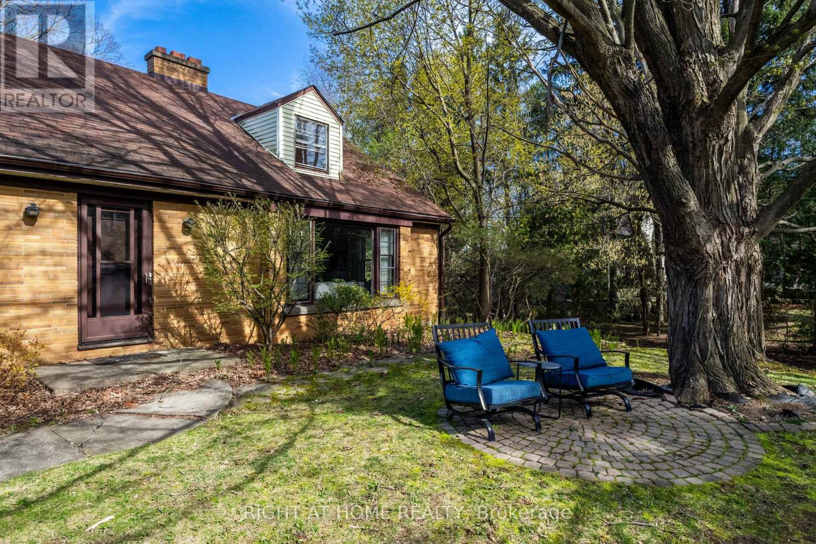 67 St. Margarets Road, Hamilton, Ontario  L9G 2L1 - Photo 4 - X12496596