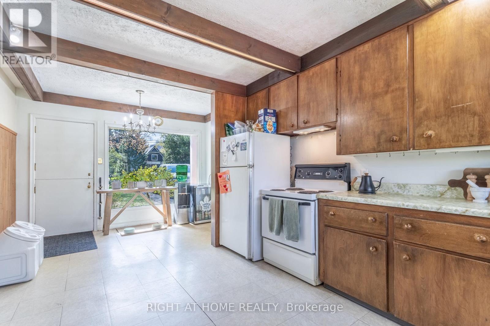 67 St. Margarets Road, Hamilton, Ontario  L9G 2L1 - Photo 9 - X12496596