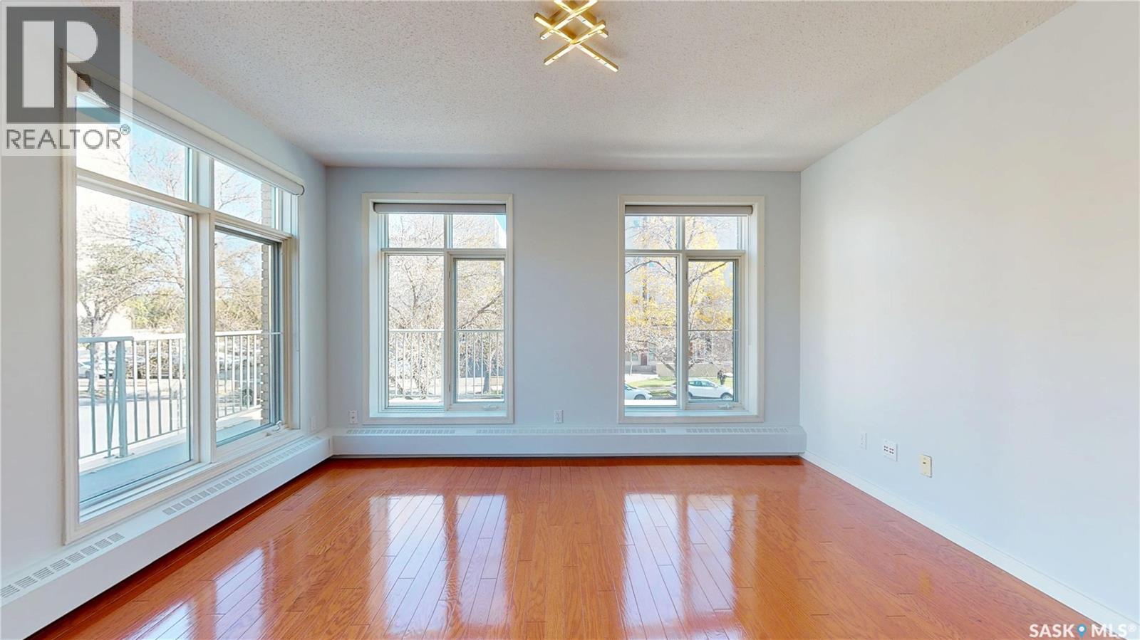 212 2050 College Avenue, Regina, Saskatchewan  S4P 4M3 - Photo 2 - SK020567