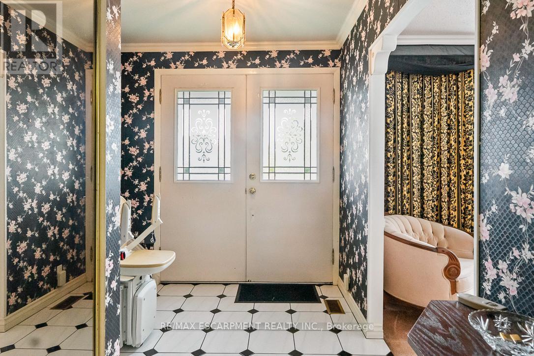7 Delverton Place, Toronto, Ontario  M2S 1Y5 - Photo 6 - C12496708