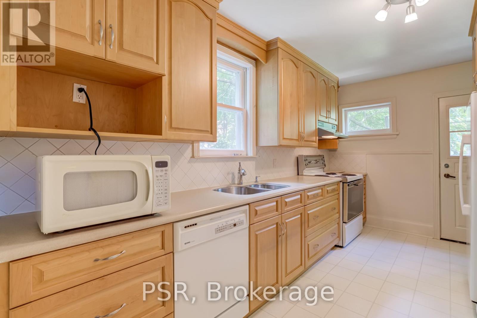 2 Aldbury Gardens, Toronto, Ontario  M4N 1B7 - Photo 7 - C12496744