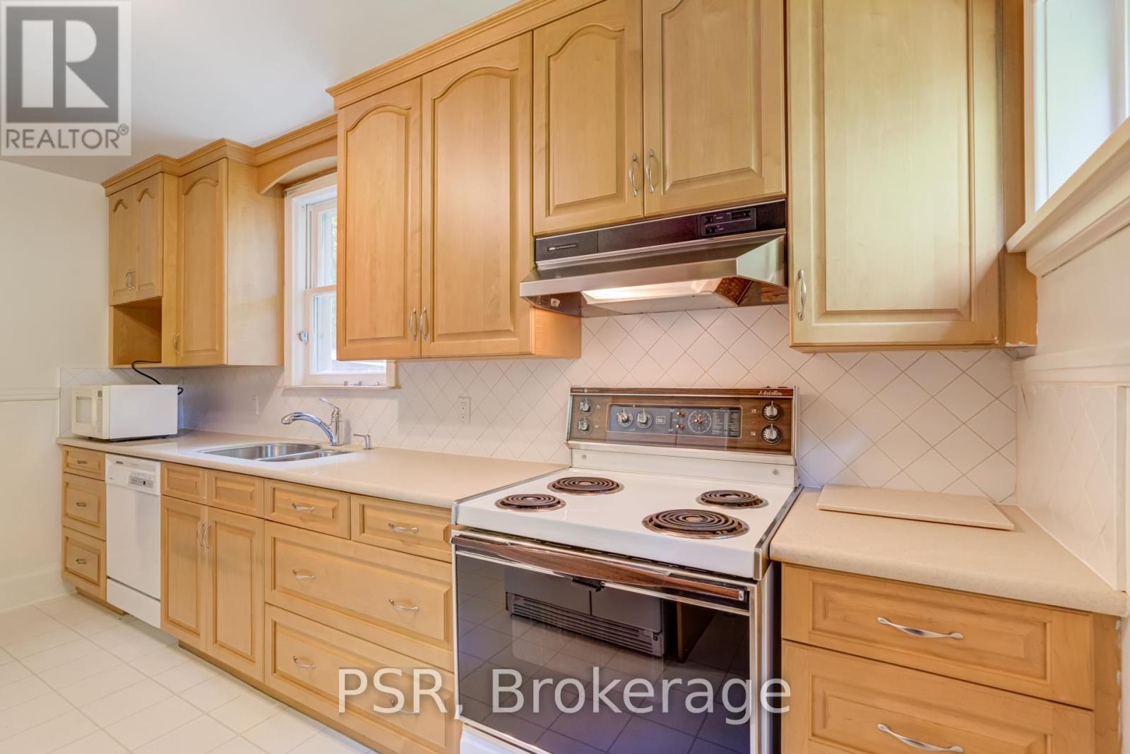 2 Aldbury Gardens, Toronto, Ontario  M4N 1B7 - Photo 9 - C12496744