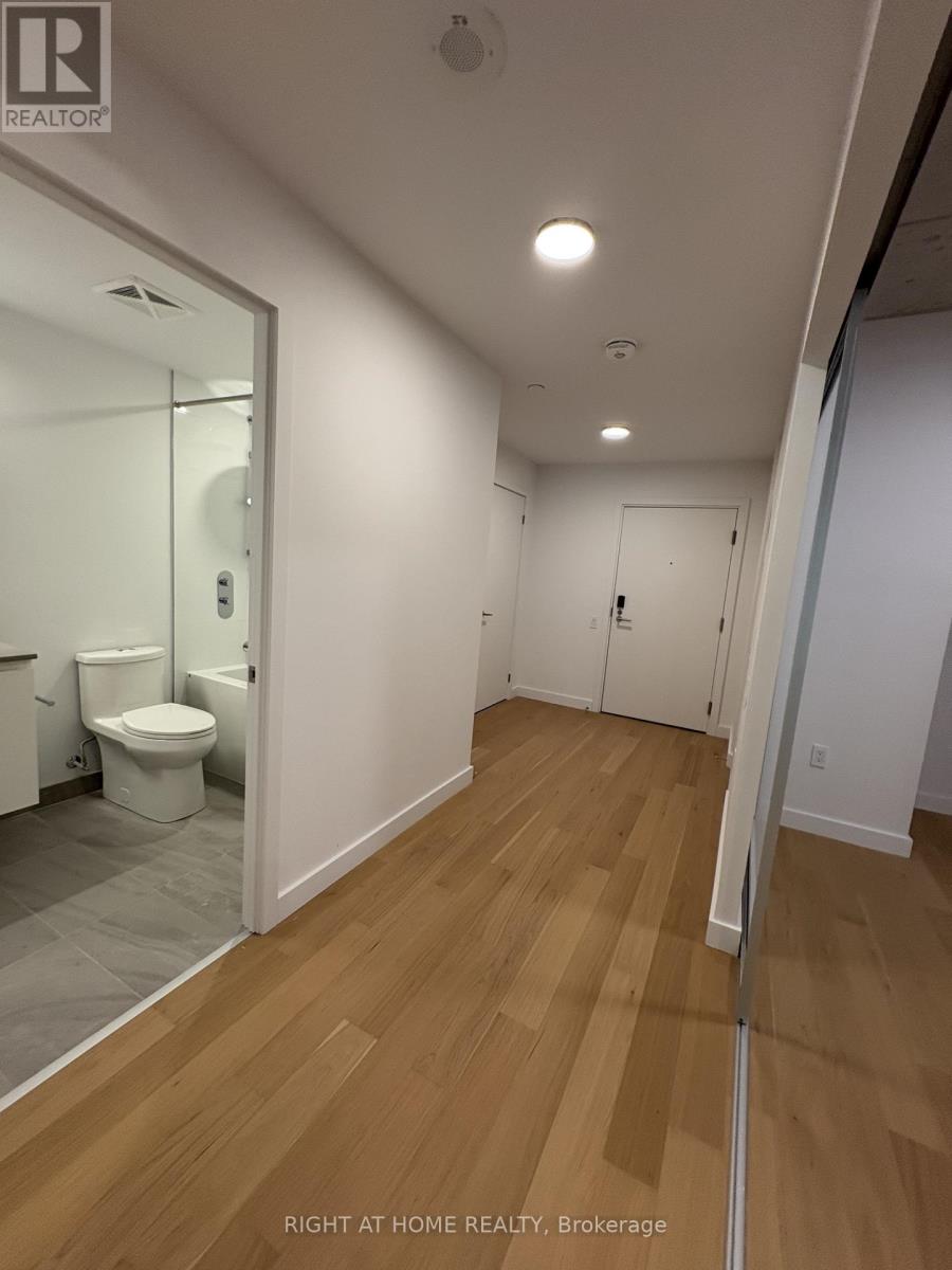 210 - 1720 Bayview Avenue, Toronto, Ontario  M4G 0E5 - Photo 14 - C12496770