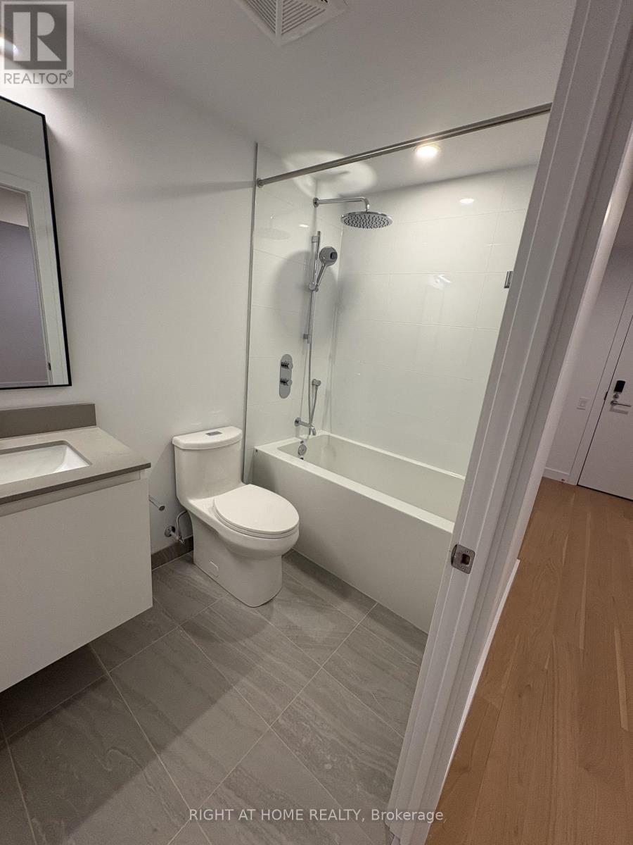 210 - 1720 Bayview Avenue, Toronto, Ontario  M4G 0E5 - Photo 15 - C12496770