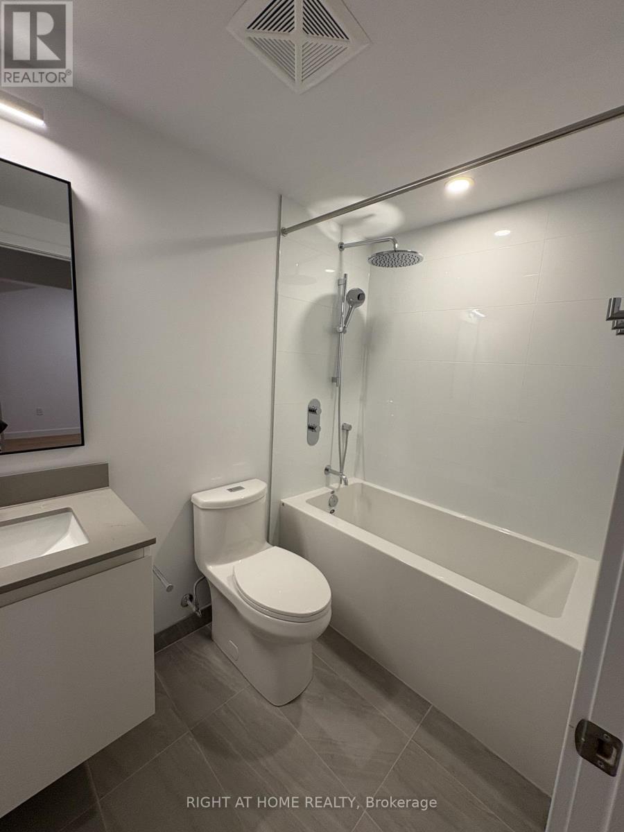 210 - 1720 Bayview Avenue, Toronto, Ontario  M4G 0E5 - Photo 17 - C12496770