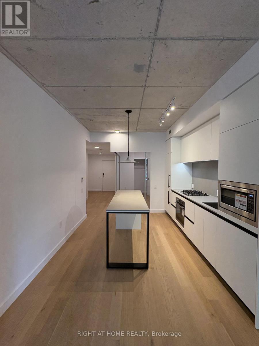 210 - 1720 Bayview Avenue, Toronto, Ontario  M4G 0E5 - Photo 2 - C12496770