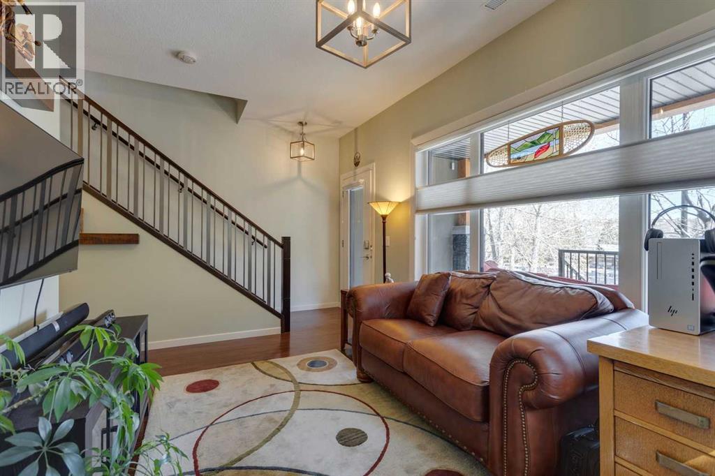 303 Valley Ridge Manor Nw, Calgary, Alberta  T3B 6C4 - Photo 7 - A2245883