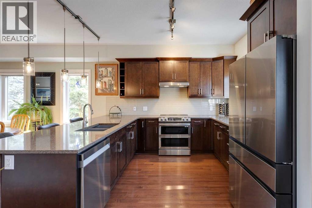 303 Valley Ridge Manor Nw, Calgary, Alberta  T3B 6C4 - Photo 2 - A2245883