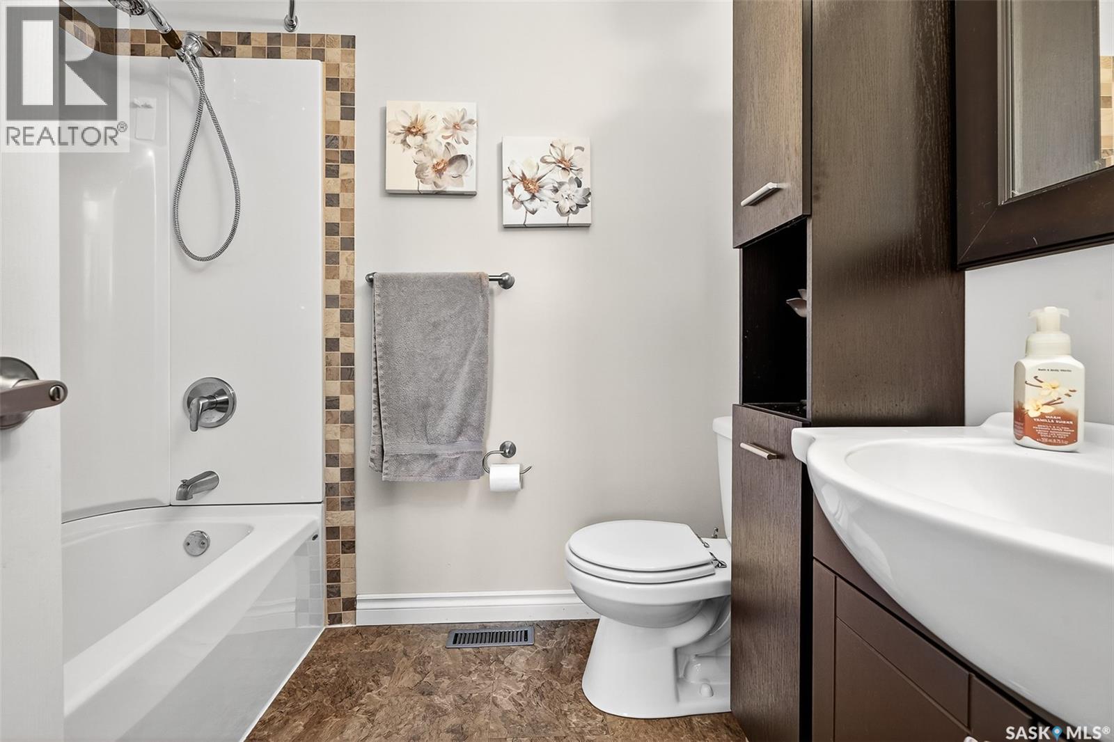 1347 Princess Crescent, Moose Jaw, Saskatchewan  S6H 6V7 - Photo 20 - SK022089