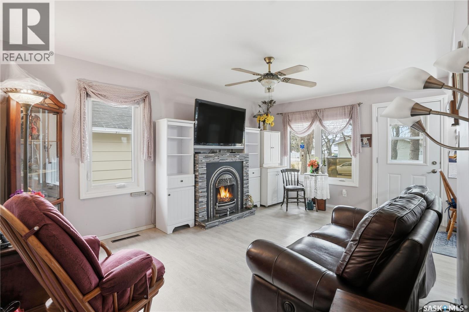 319 Simpson Street, Outlook, Saskatchewan  S0L 2N0 - Photo 10 - SK022059