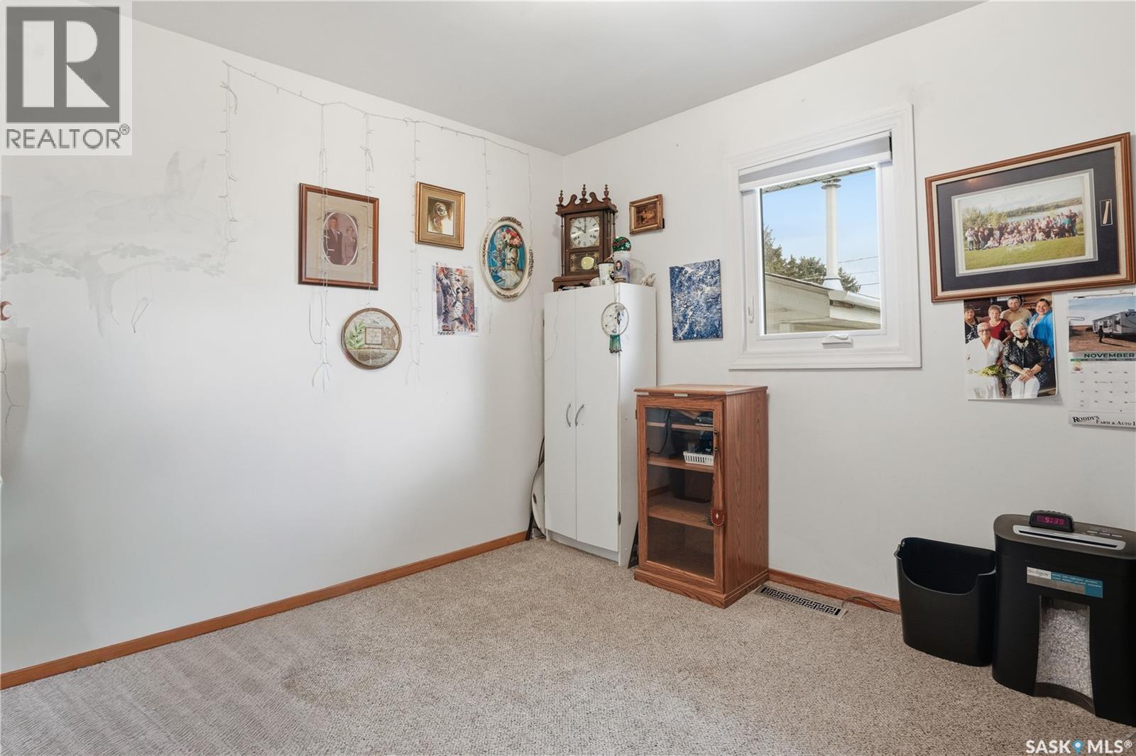 319 Simpson Street, Outlook, Saskatchewan  S0L 2N0 - Photo 16 - SK022059