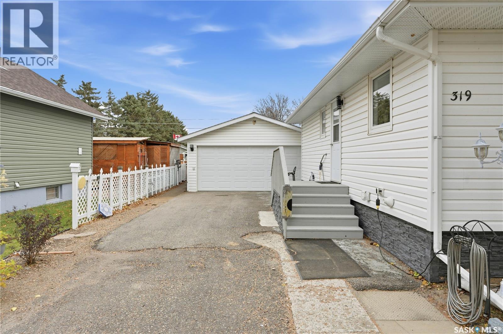 319 Simpson Street, Outlook, Saskatchewan  S0L 2N0 - Photo 29 - SK022059