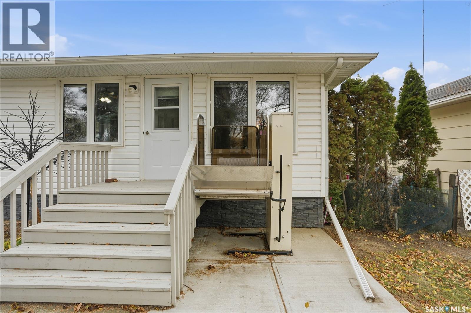 319 Simpson Street, Outlook, Saskatchewan  S0L 2N0 - Photo 3 - SK022059