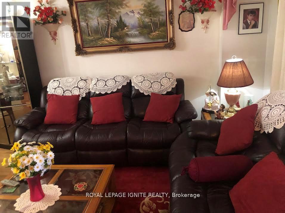 36 Goskin Court, Toronto, Ontario  M1B 1J3 - Photo 4 - E12496816