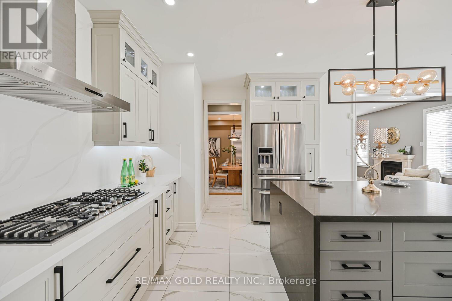 23 Yellow Pine Road, Brampton, Ontario  L6P 2E4 - Photo 5 - W12494390