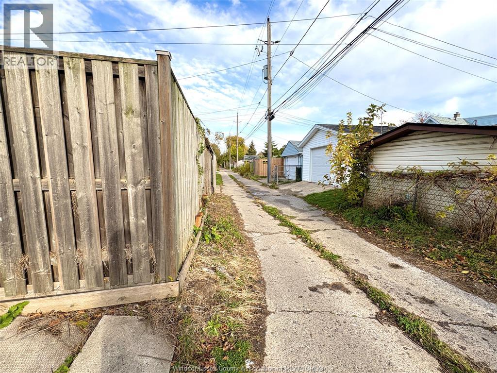 1794 Gladstone, Windsor, Ontario  N8W 2N3 - Photo 30 - 25027653
