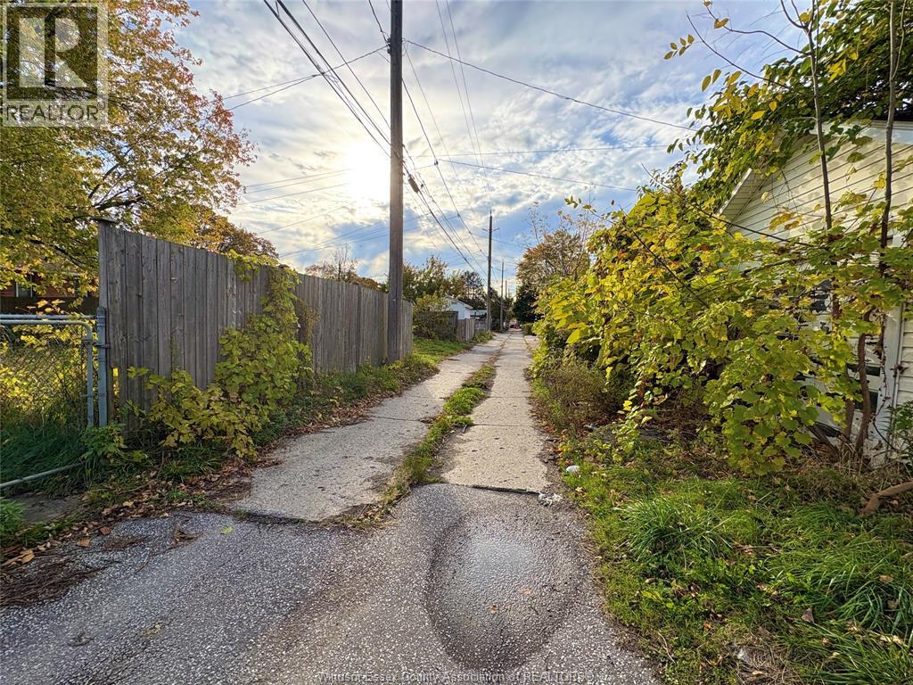 1794 Gladstone, Windsor, Ontario  N8W 2N3 - Photo 31 - 25027653