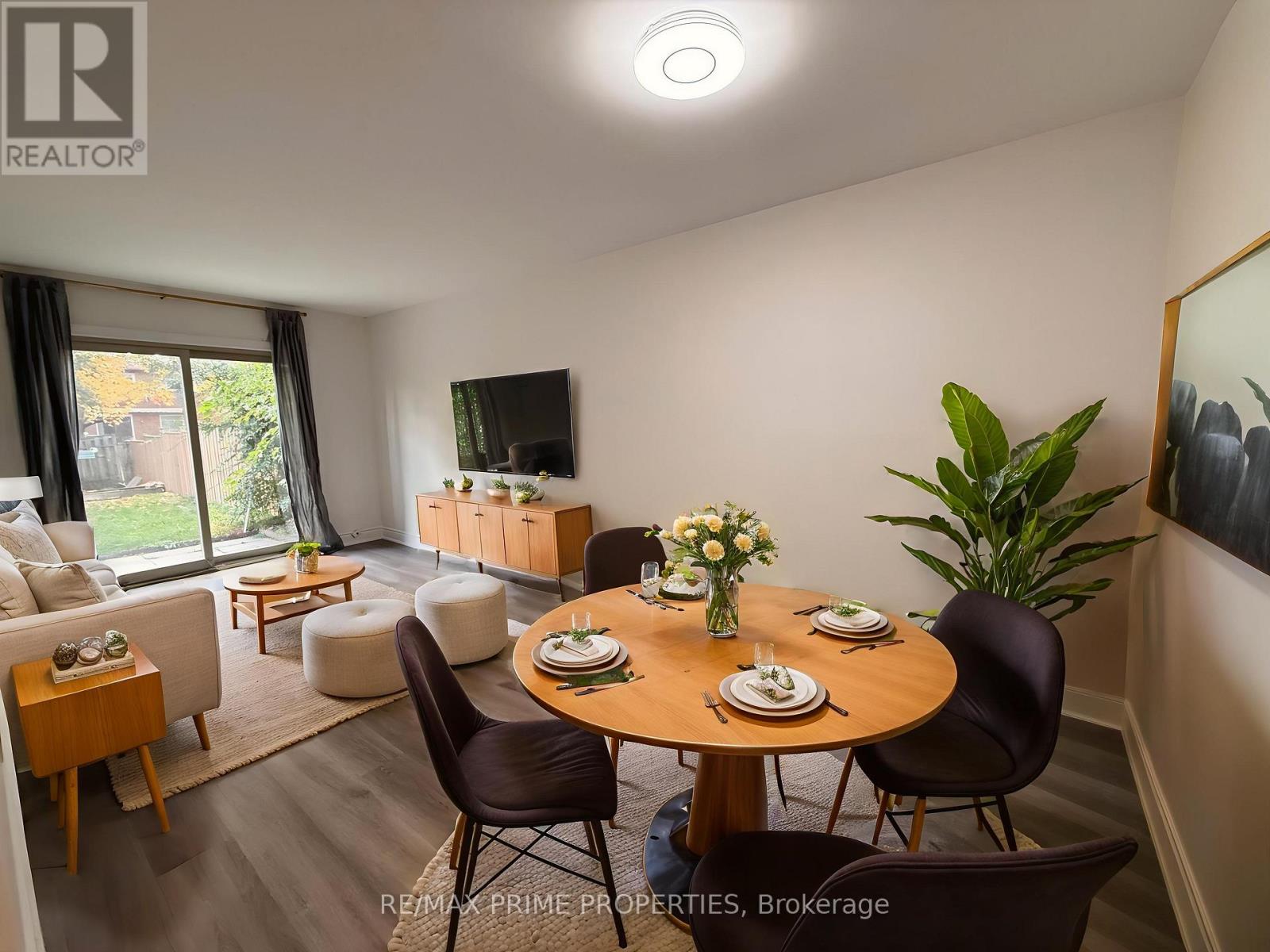 17 Debden Road, Markham, Ontario  L3R 6V6 - Photo 4 - N12496638