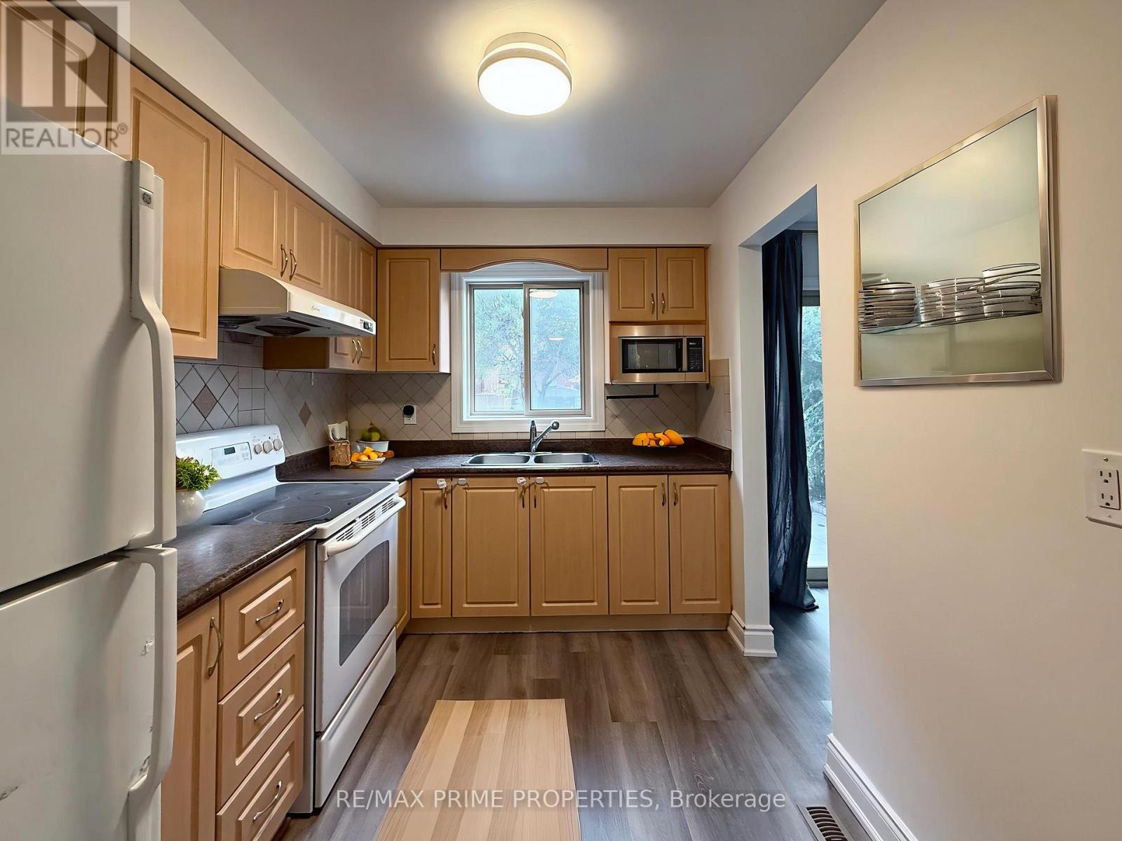 17 Debden Road, Markham, Ontario  L3R 6V6 - Photo 5 - N12496638