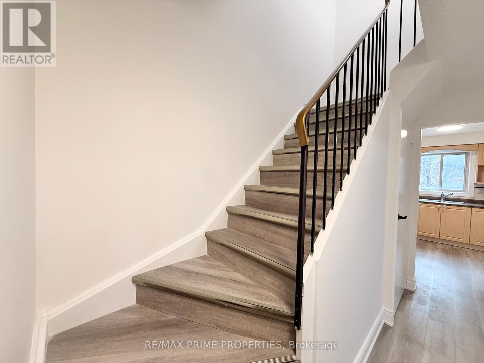 17 Debden Road, Markham, Ontario  L3R 6V6 - Photo 8 - N12496638