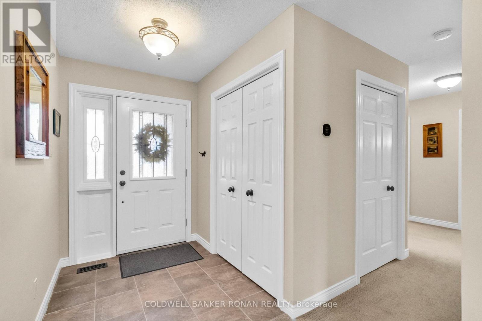 9 Mccague Court, New Tecumseth, Ontario  L0G 1W0 - Photo 4 - N12496764