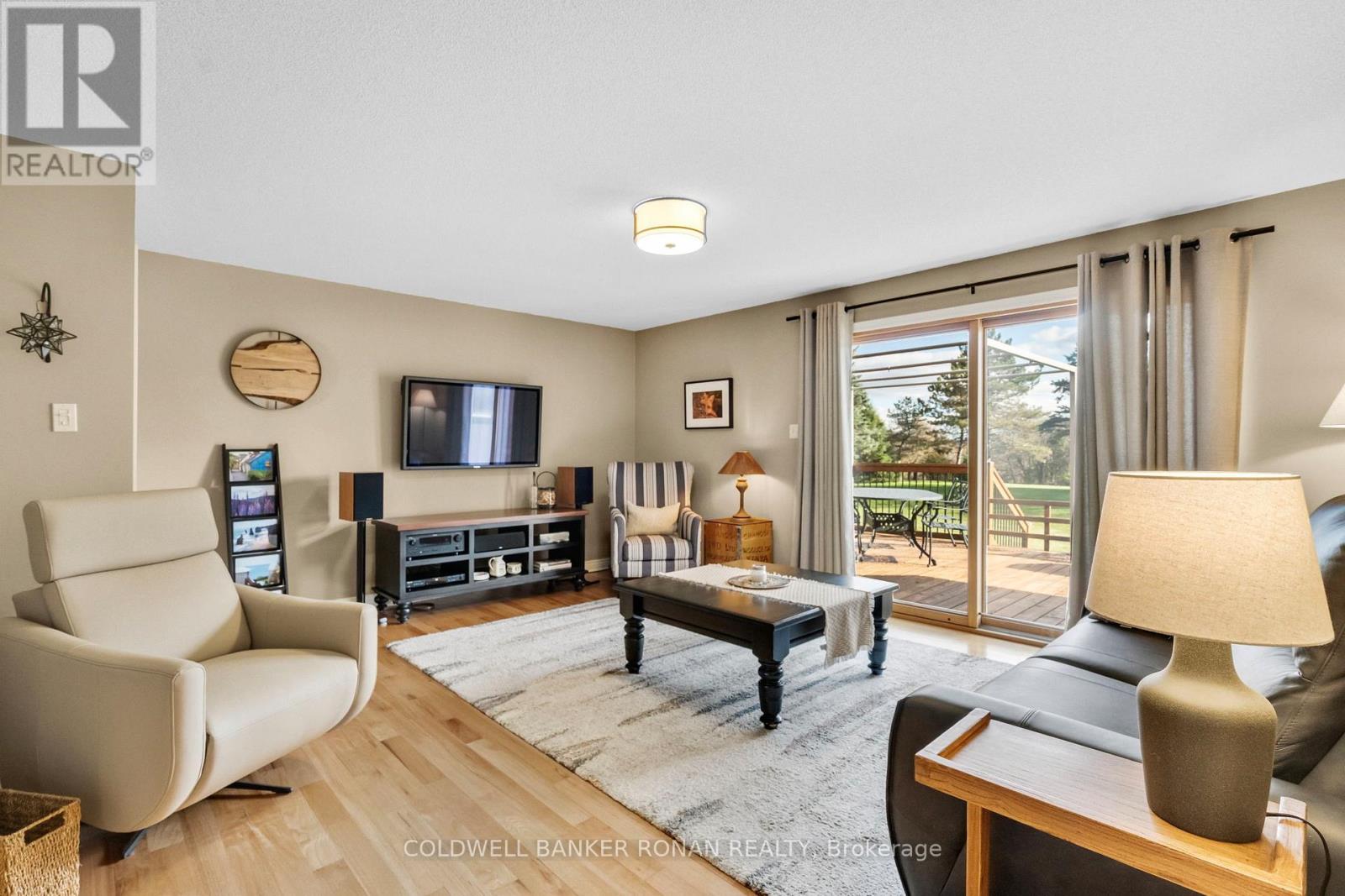 9 Mccague Court, New Tecumseth, Ontario  L0G 1W0 - Photo 5 - N12496764