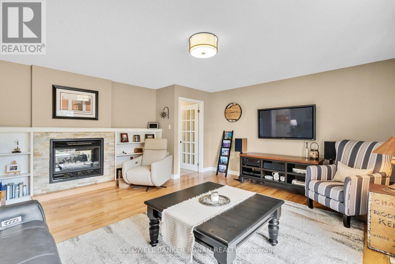 9 Mccague Court, New Tecumseth, Ontario  L0G 1W0 - Photo 6 - N12496764