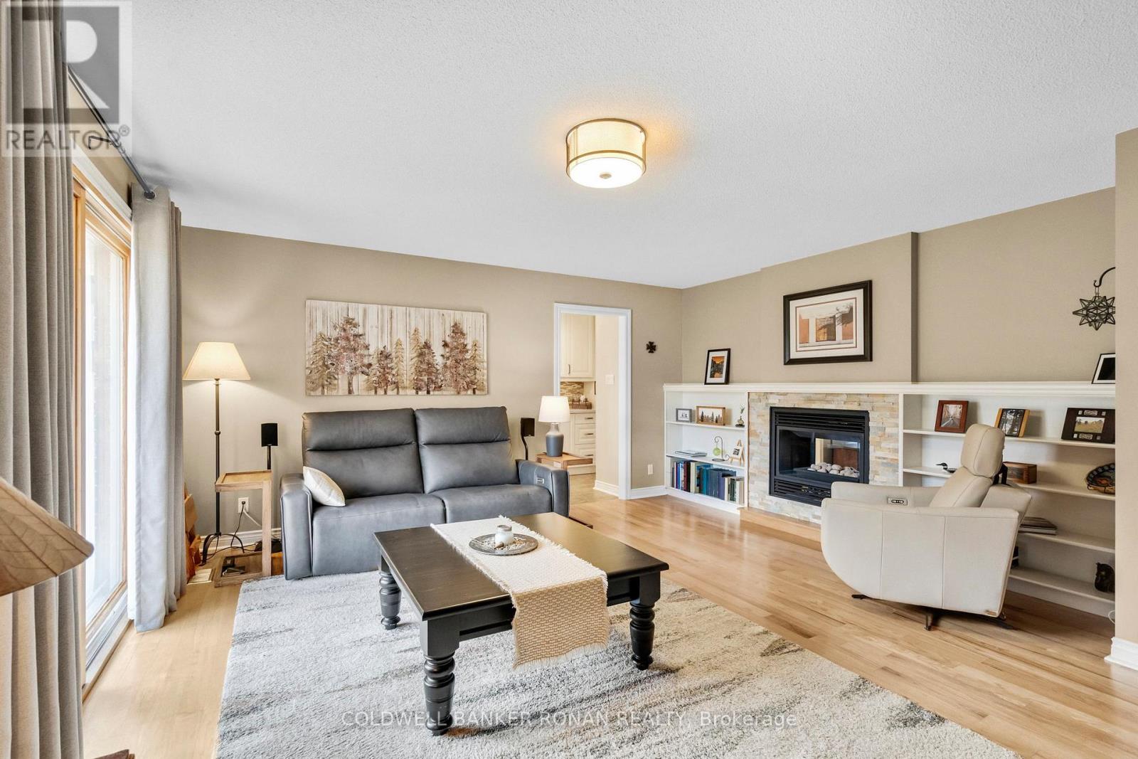 9 Mccague Court, New Tecumseth, Ontario  L0G 1W0 - Photo 7 - N12496764