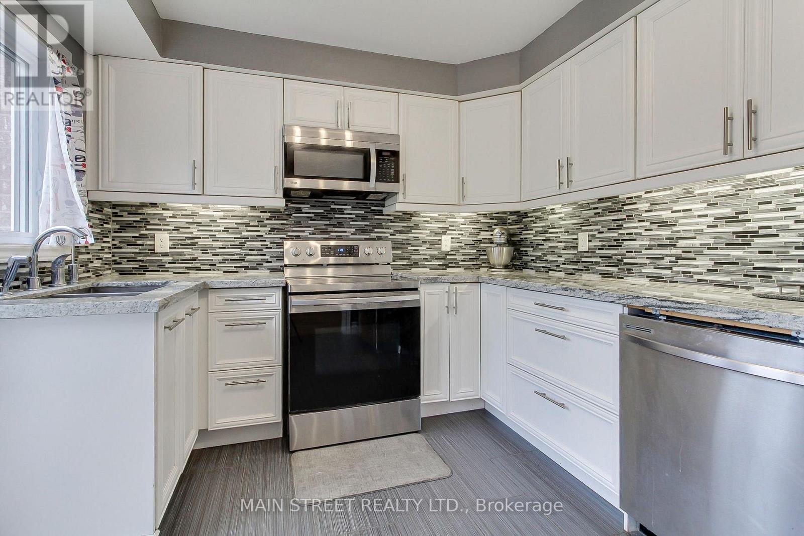 19 Natanya Boulevard, Georgina, Ontario  L4P 3R6 - Photo 15 - N12496792