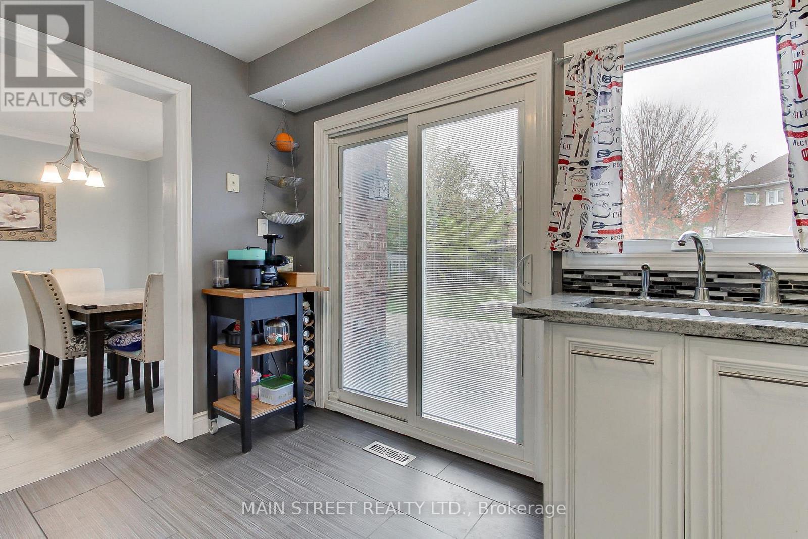 19 Natanya Boulevard, Georgina, Ontario  L4P 3R6 - Photo 17 - N12496792