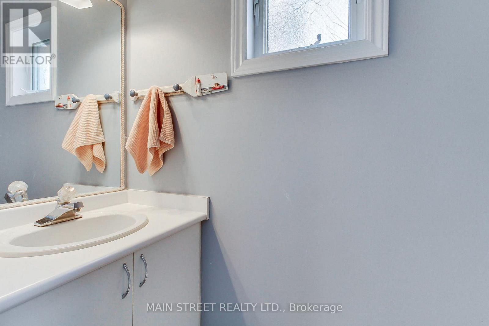 19 Natanya Boulevard, Georgina, Ontario  L4P 3R6 - Photo 18 - N12496792