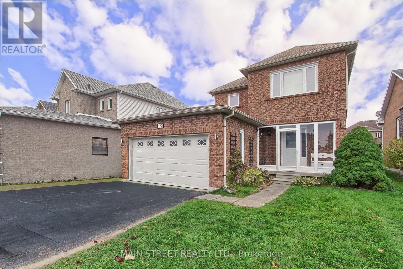 19 Natanya Boulevard, Georgina, Ontario  L4P 3R6 - Photo 2 - N12496792