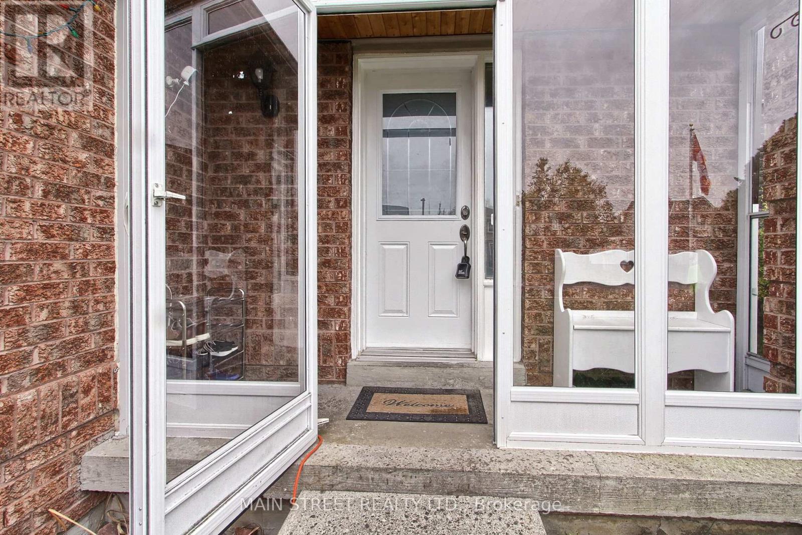 19 Natanya Boulevard, Georgina, Ontario  L4P 3R6 - Photo 5 - N12496792