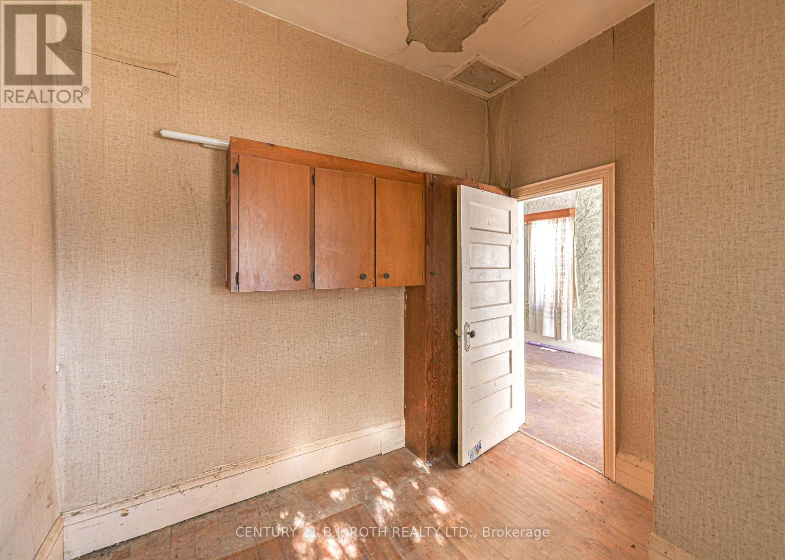 136 Coldwater Road W, Orillia, Ontario  L3V 3L6 - Photo 10 - S12496652