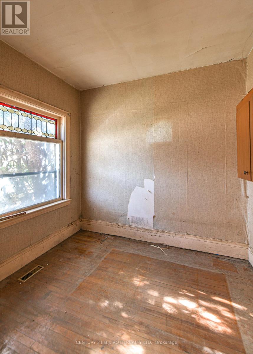 136 Coldwater Road W, Orillia, Ontario  L3V 3L6 - Photo 8 - S12496652