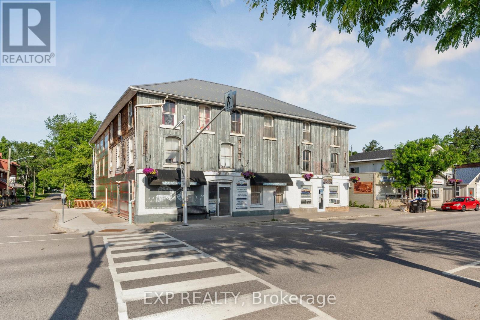 28 Coldwater Road W, Severn, Ontario  L0K 1E0 - Photo 2 - S12496654