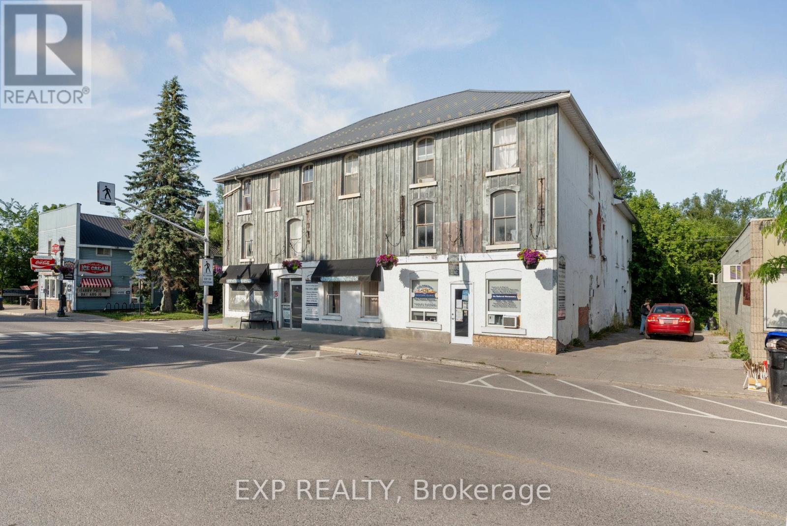 28 Coldwater Road W, Severn, Ontario  L0K 1E0 - Photo 3 - S12496654