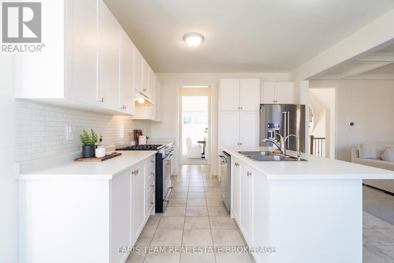 58 Sanford Circle, Springwater, Ontario  L9X 2A9 - Photo 10 - S12496740