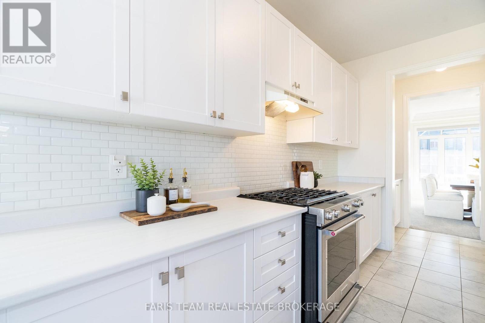 58 Sanford Circle, Springwater, Ontario  L9X 2A9 - Photo 11 - S12496740