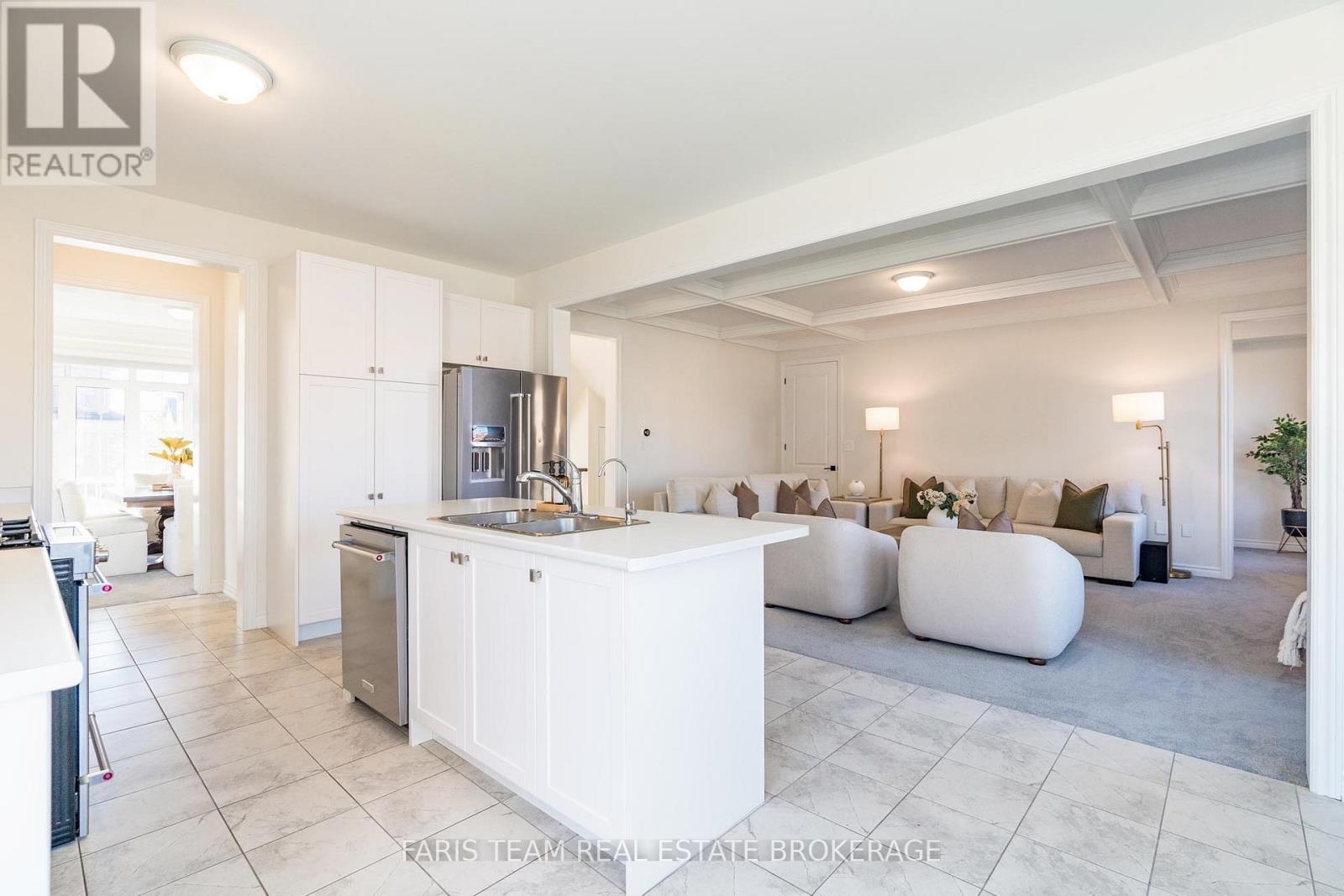 58 Sanford Circle, Springwater, Ontario  L9X 2A9 - Photo 14 - S12496740