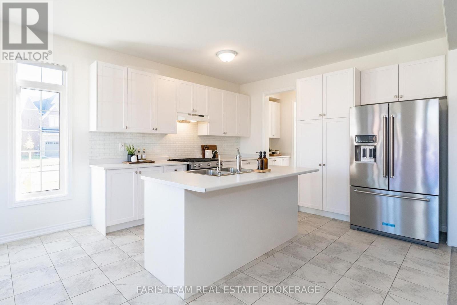 58 Sanford Circle, Springwater, Ontario  L9X 2A9 - Photo 8 - S12496740