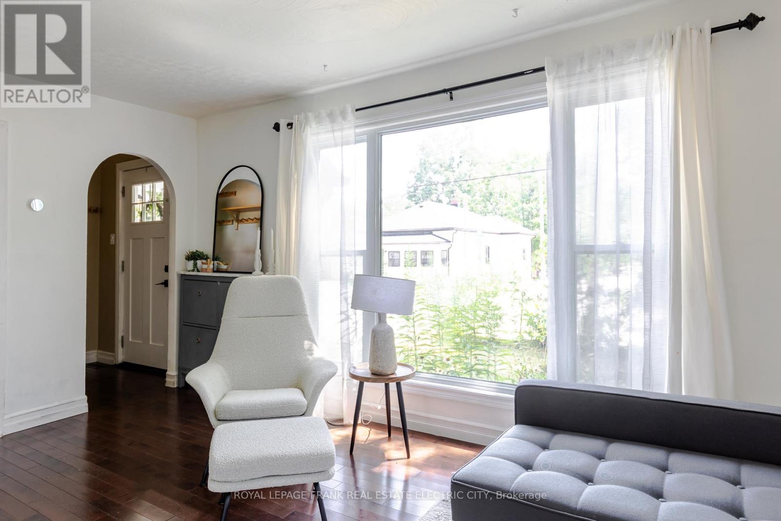 130 Hazlitt Street, Peterborough, Ontario  K9H 1L5 - Photo 5 - X12496844