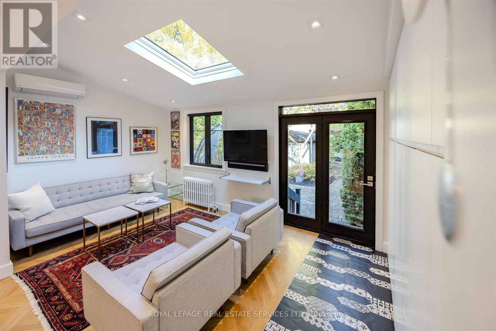 20 Verbena Avenue, Toronto, Ontario  M6S 1K1 - Photo 12 - W12473544